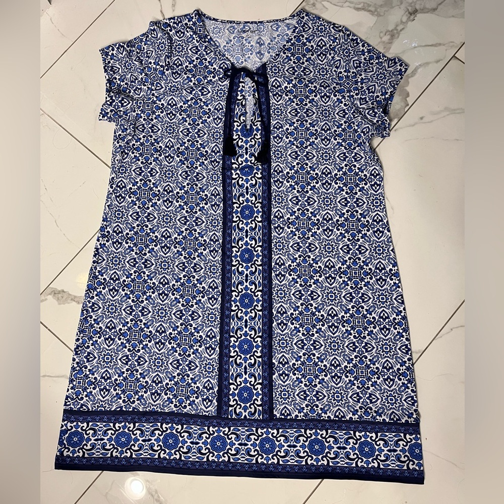 Lands End cover up dress. Size L 14-16. 83% nylon/17% spandex. Knee length.